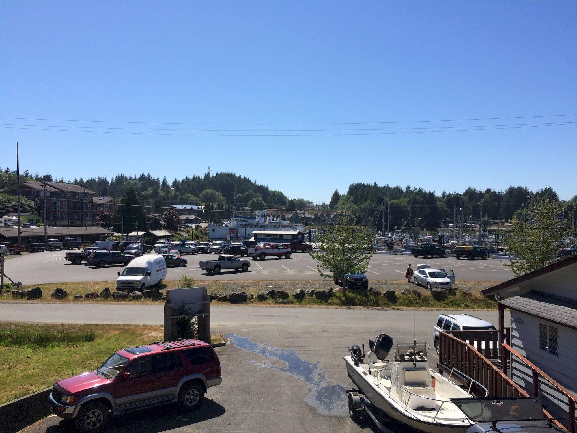 Island West Resort Ucluelet Exterior foto