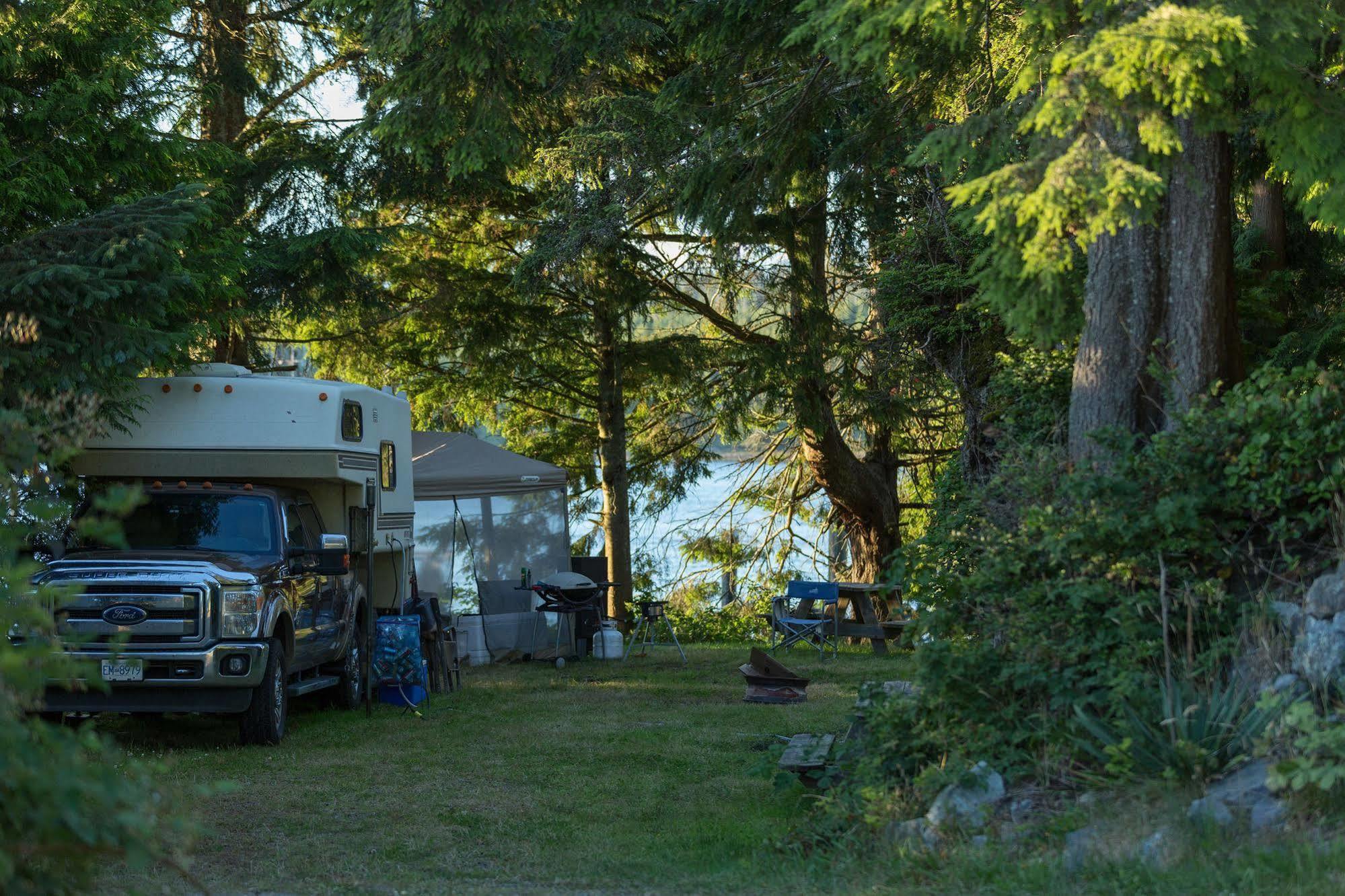 Island West Resort Ucluelet Exterior foto