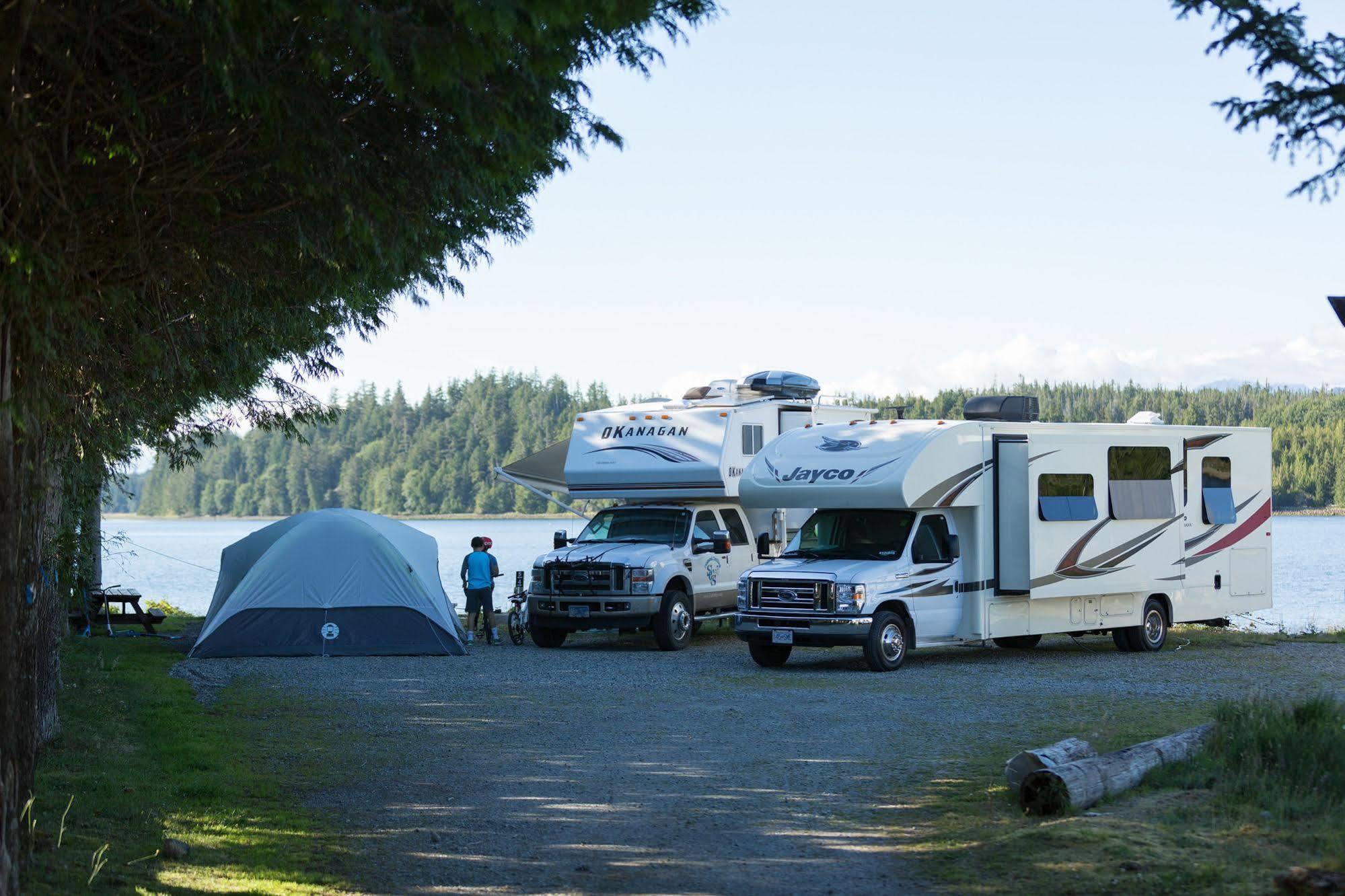 Island West Resort Ucluelet Exterior foto